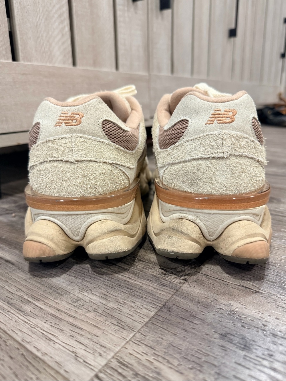 2025 Foot Locker Exclusive New Balance 9060 - Picture 3 of 8